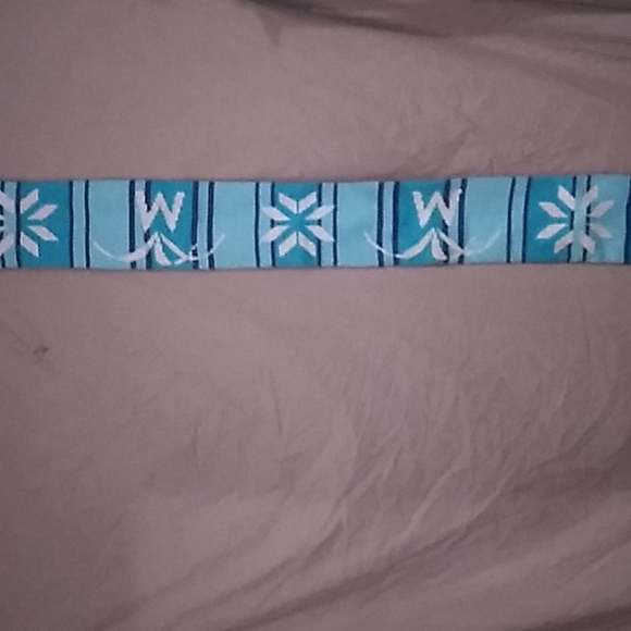 6 x 62 inches including the fringe. Warm winter scarf from Morongo Casino - Picture 3 of 3